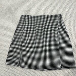 Brandy Melville Black and White Gingham Mini Skirt